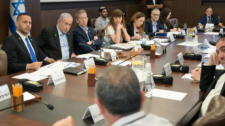 נתניהו בישיבת ועדת השרים