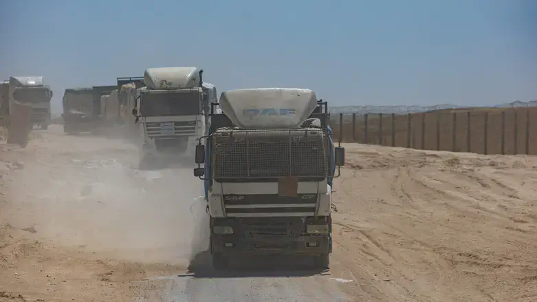 משאיות סיוע בעזה