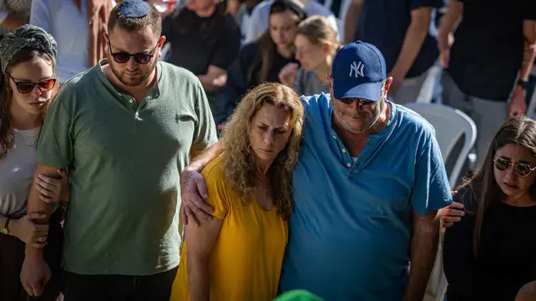 Скорбящие родственники Янива Кулы