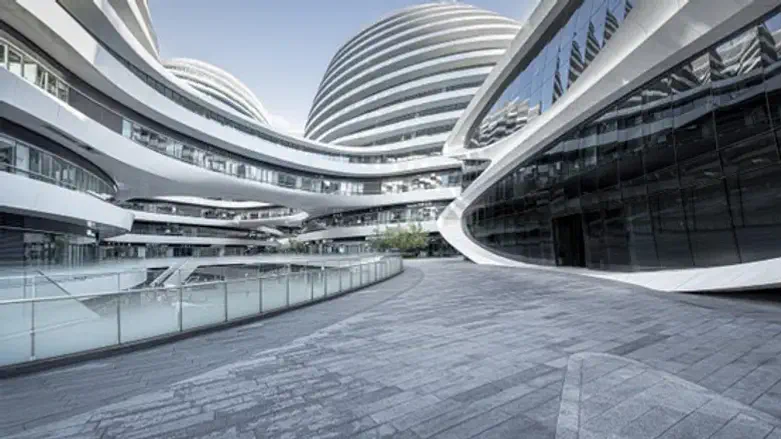 אדריכלות ועיצוב פנים המשלבים חדשנות והרמוניה