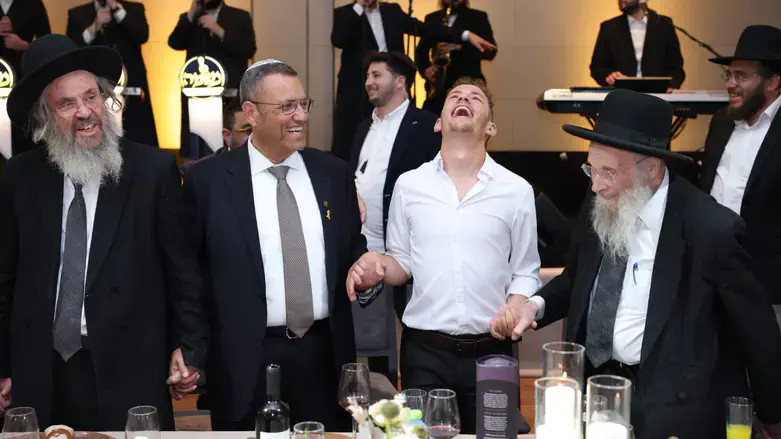 ליאון ערך שבע-ברכות לבתו