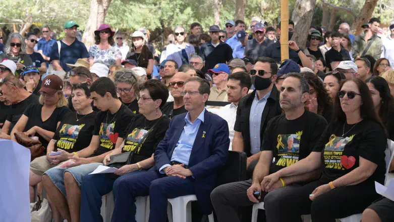 הרצוג בהלווית עמירם קופר ז"ל