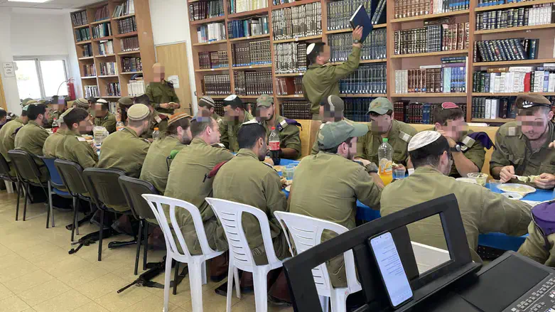 בוגרי קורס קצינים סיימו מסכת