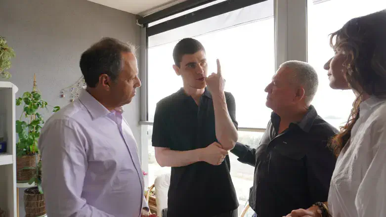 Maxim Herkin (C) with Wilf (L) and Almog (R)