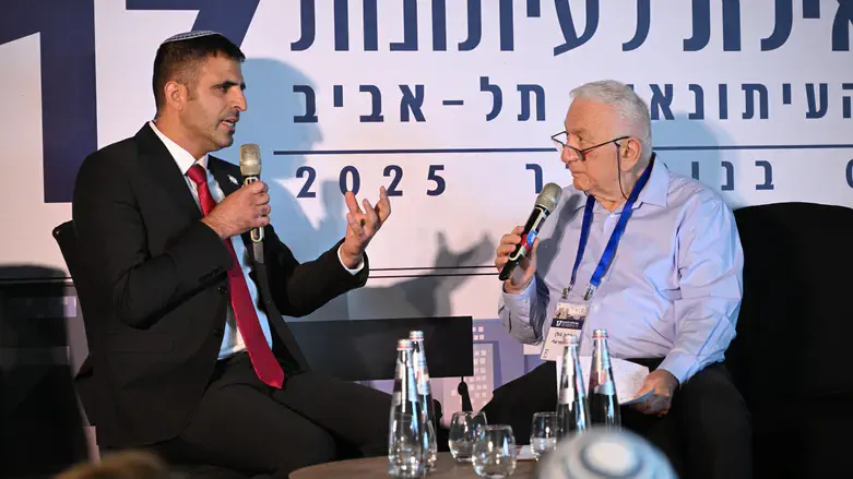 אריה גולן ושלמה קרעי