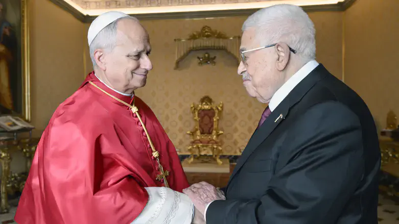 Папа Римский Лев XIV и лидер ПА Махмуд Аббас