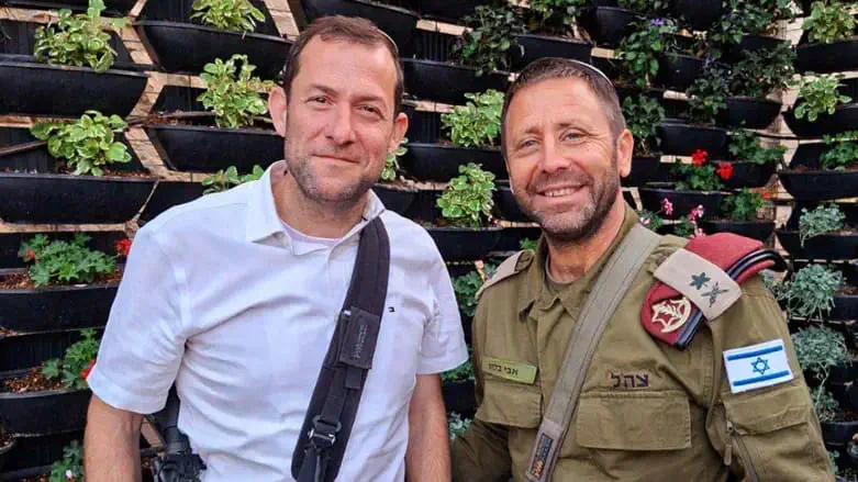 יוסי דגן עם אבי בלוט