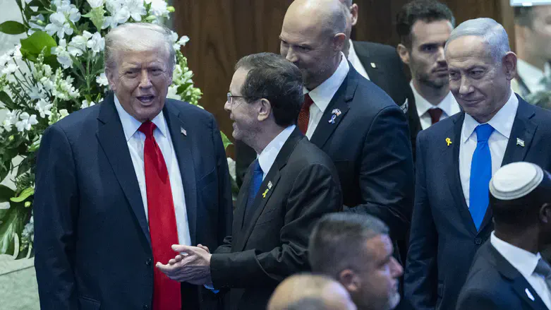 טראמפ לצד נתניהו והרצוג