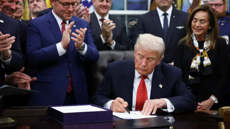 Trump signs bill to end government shutdown