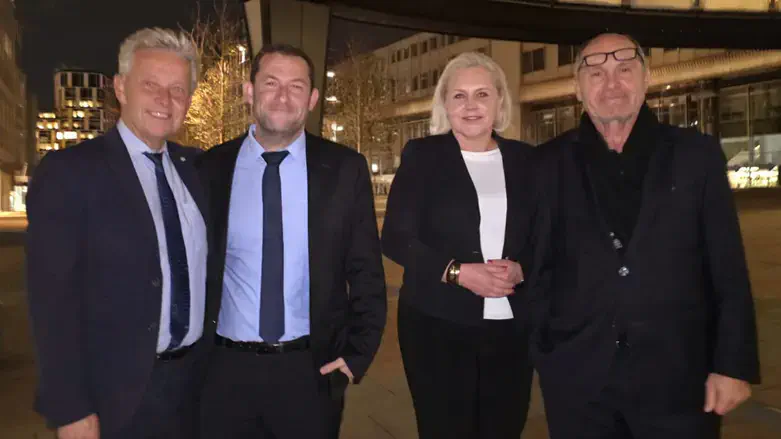 Йоси Даган с европейскими чиновниками