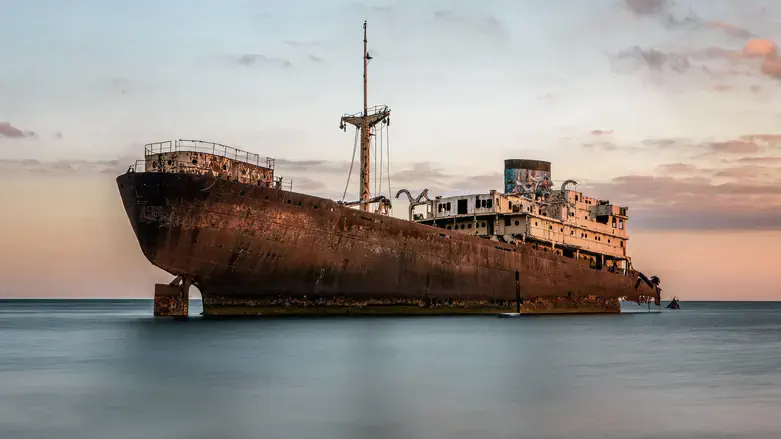 فقدان الاتصال بناقلة نفط في خليج عمان: "تم احتجازها من قبل إيران"