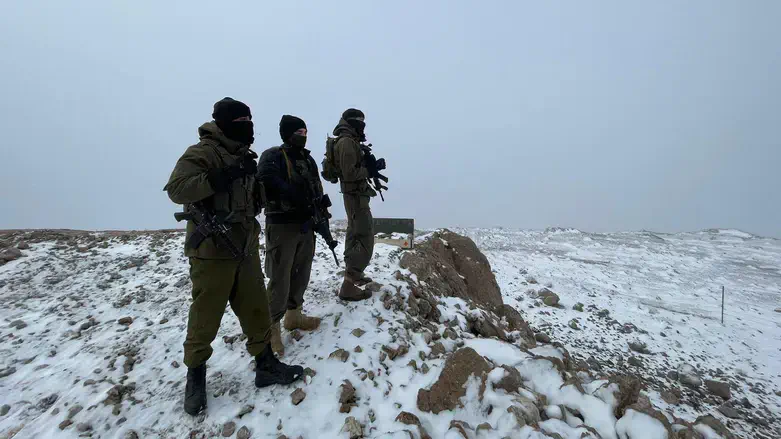 Первый снег на вершине горы Хермон