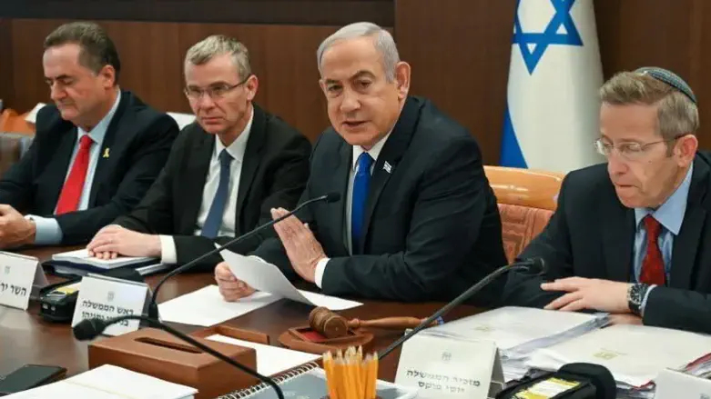 Биньямин Нетаньяху на заседании правительства