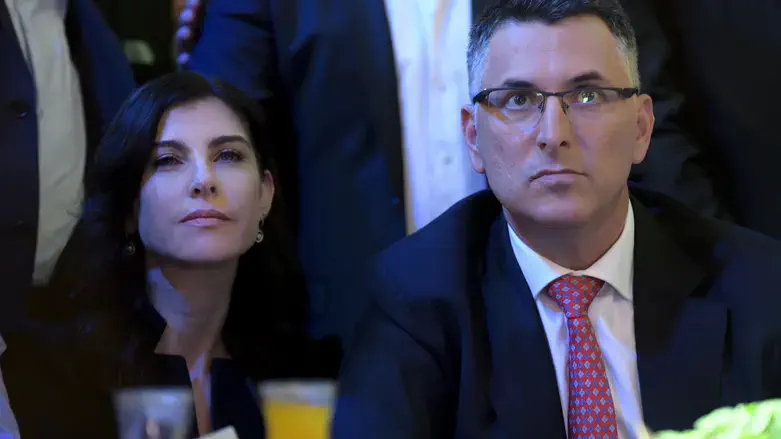 Геула Эвен Саар и Гидеон Саар