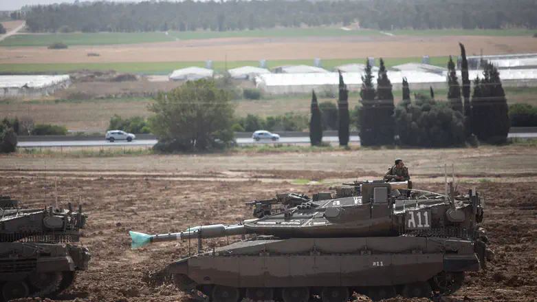 IDF tanks near Israeli Gaza border