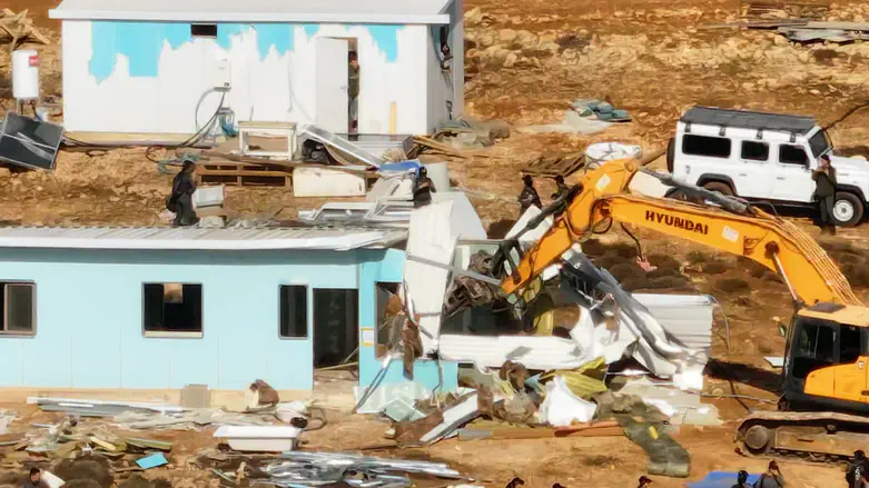 Разрушение Гиват Цур Мисгаби в восточной части Гуш-Эциона