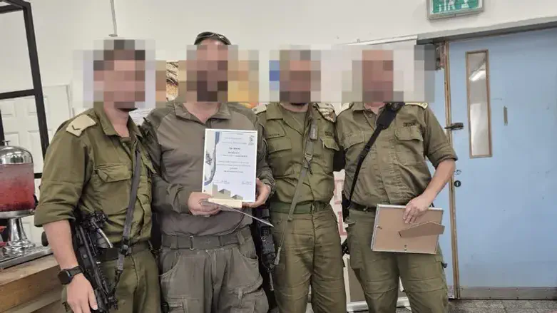 יהודה יגר בקבלת התעודה