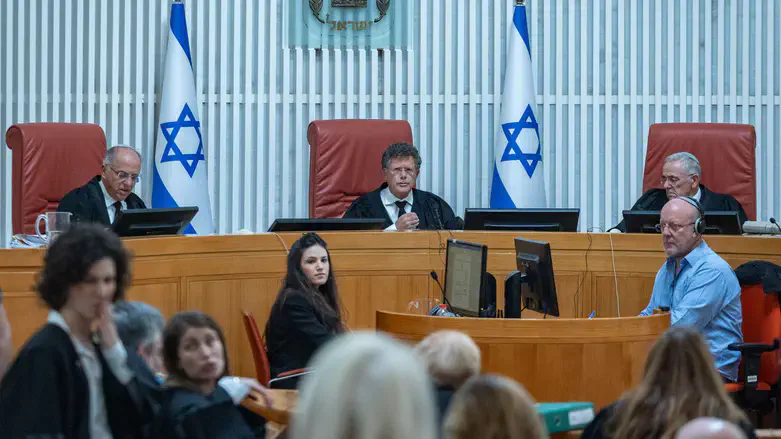 Судейская коллегия БАГАЦ. Илюстрацию