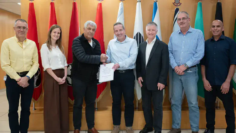 Director General with committee members