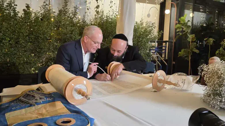 הכנסת ספר תורה לזכר רס"ן משה לייטר