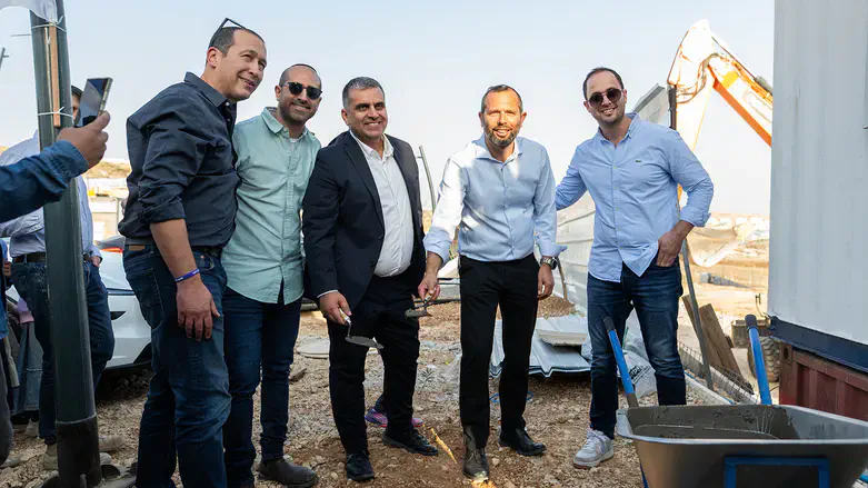 גנץ סופר ויעקב ניצן