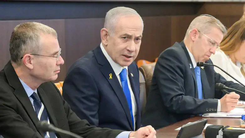 Netanyahu at Cabinet meeting