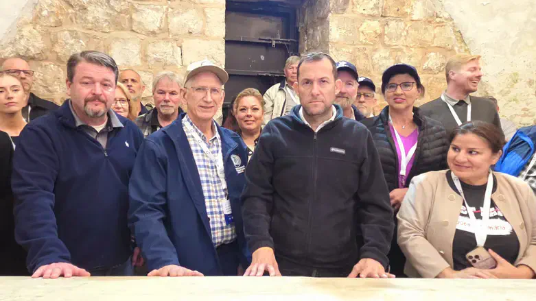 עשרים חברי בתי נבחרים מארה"ב בקבר יוסף