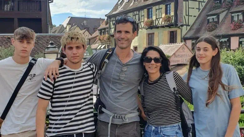 דרור אור ומשפחתו