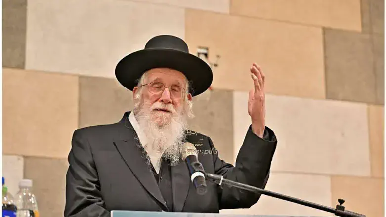 הרב עזריאל אוירבאך בכנס