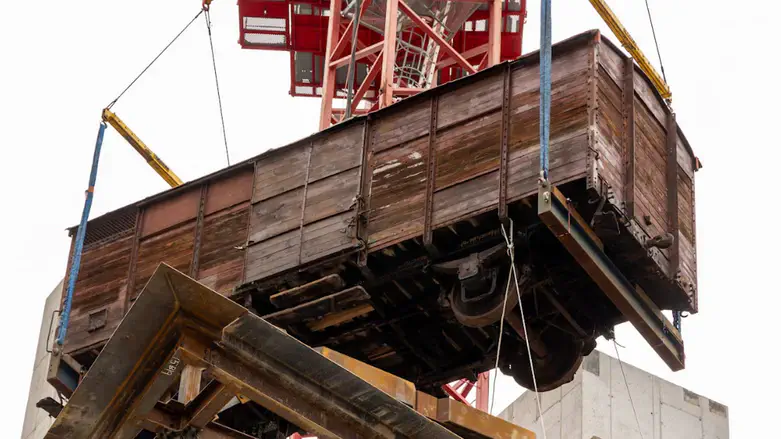 173-foot tower crane hoists 20th century 12-ton railcar into the Holocaust Museum Boston.