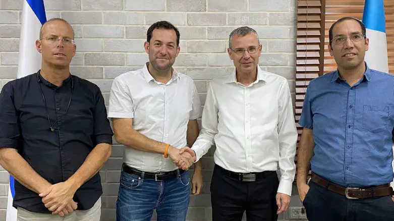 יוסי דגן וחברי הקבוצה