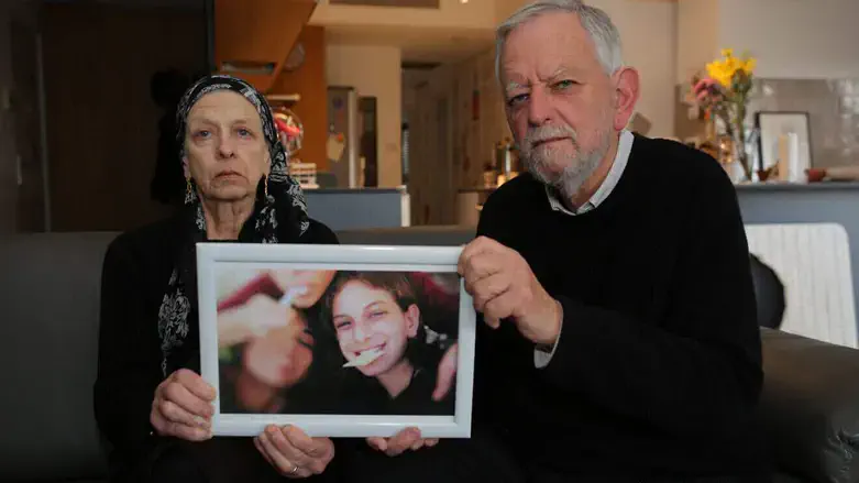 Frimet and Arnold Roth hold photo of Malkie