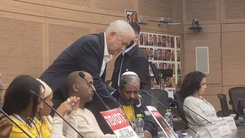 Hymanut's family at the meeting