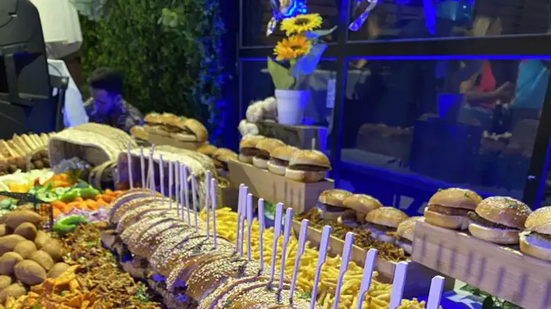 שולחן שוק בשרי