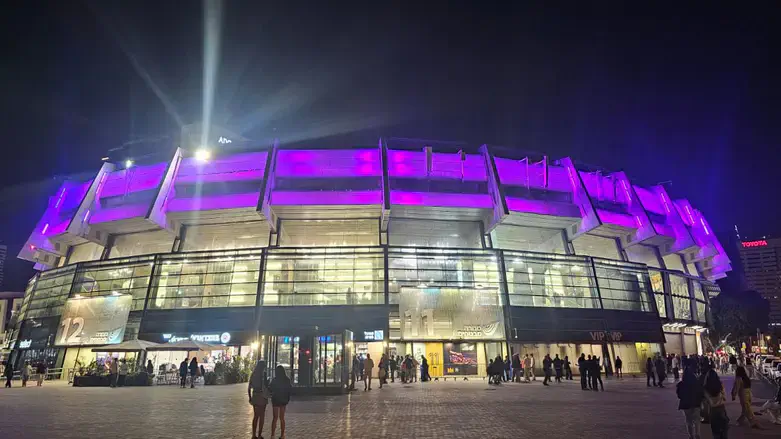 היכל מנורה בצבע סגול הערב