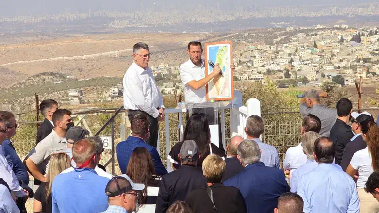 יוסי דגן והשר גדעון סער