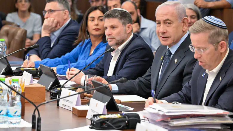 Заседание правительства по утверждению бюджета