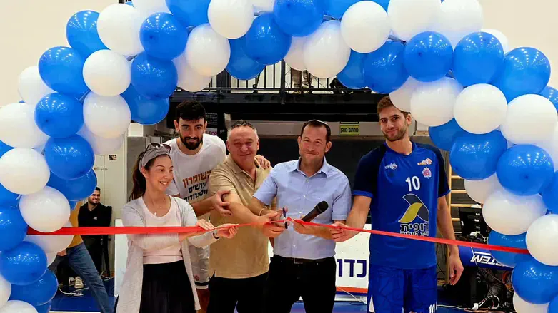 יוסי דגן בחניכת האולם החדש שבברוכין