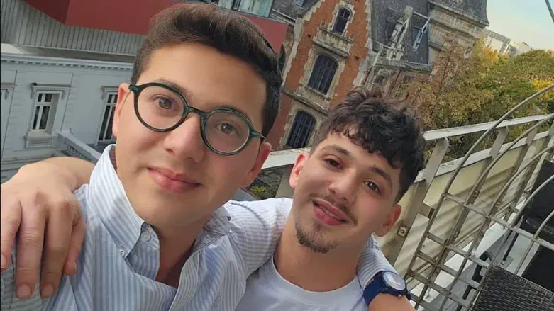 ידידיה אפשטיין עם אחיו נחמיה