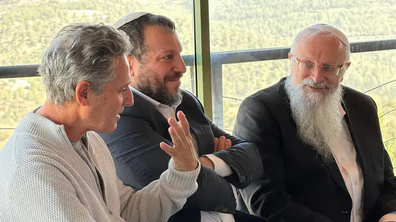 Раввин Шмуэль Элияху и его сын во время встречи