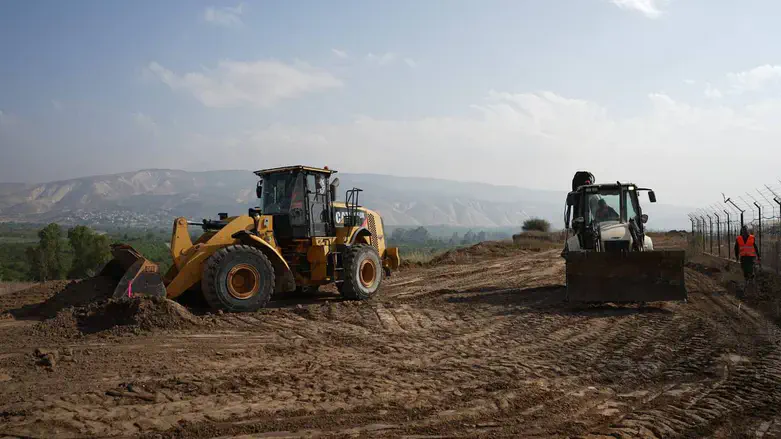 העבודות להקמת המכשול בגבול המזרחי