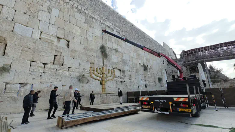 The menorah arrives at the Western Wall