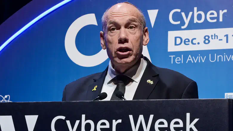 אנגלמן בנאום