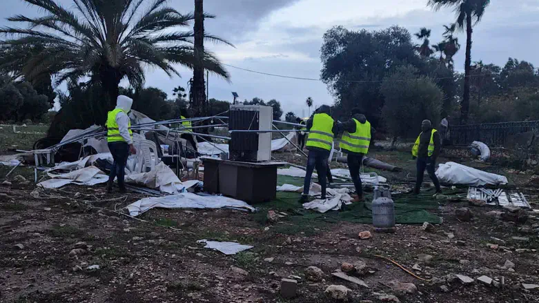 הריסת המתחם הסמוך לקבר