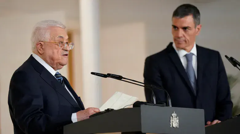 Mahmoud Abbas and Pedro Sanchez