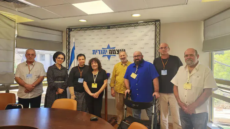 Members of the Ganim and Kadim group at the Knesset