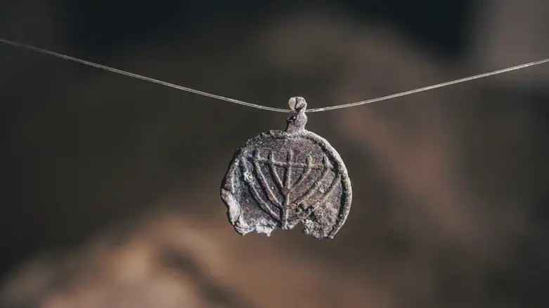 Pendant uncovered on Temple Mount