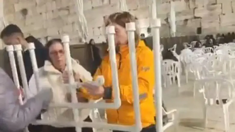 «Женщины Стены» установили ханукальную менору