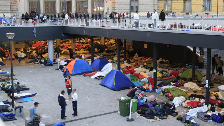 המהגרים מציפים את בודפשט