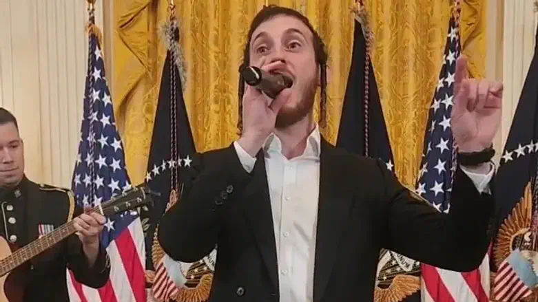 Shulem Lemmer sings at the White House